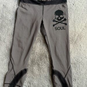 Pre-worn LULULEMON Striped Black and Pink Leggings